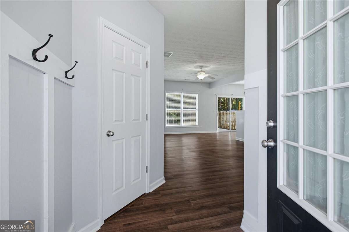 905 Tamarisk Place Property Photo 3