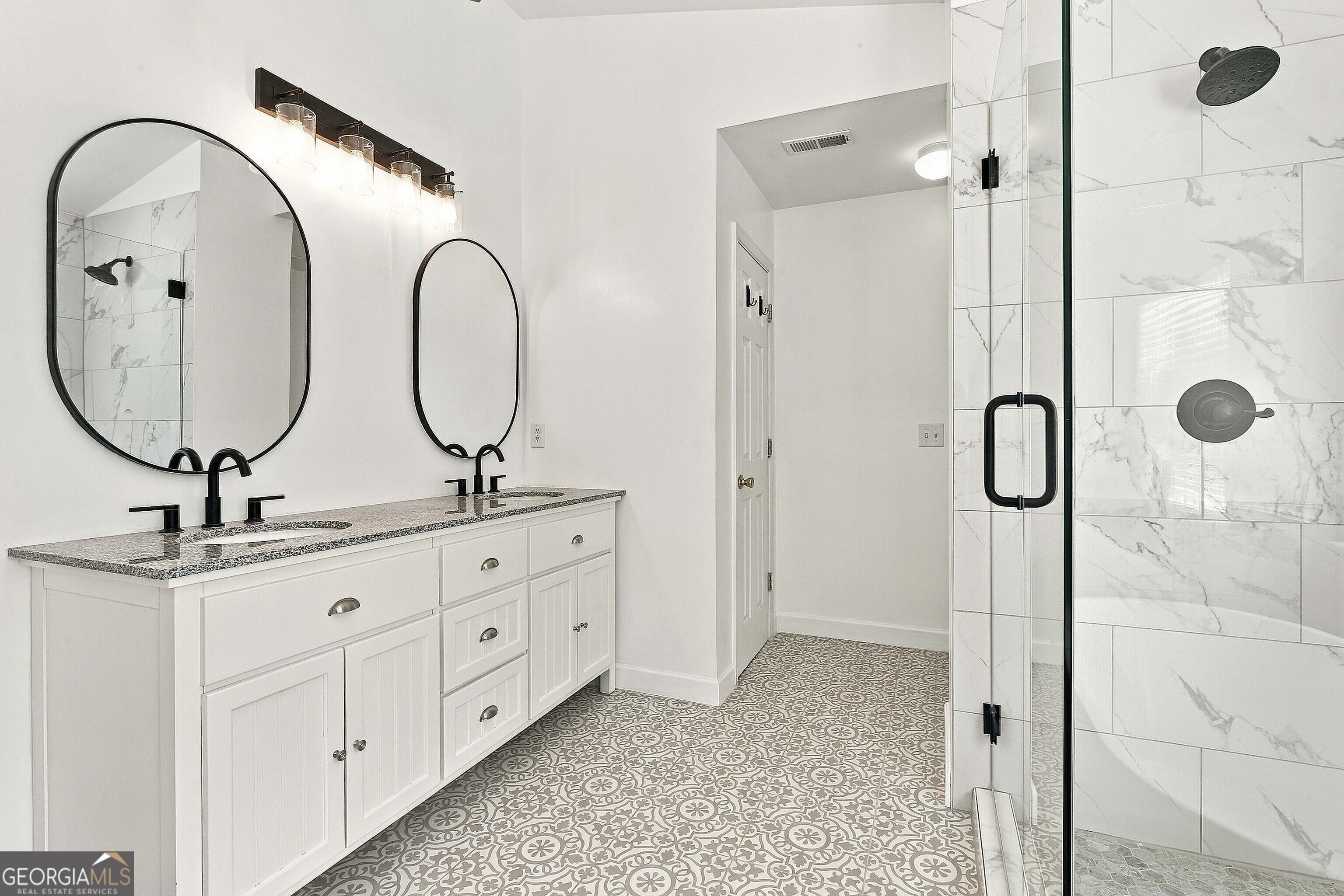 135 Carlisle Street Property Photo 37