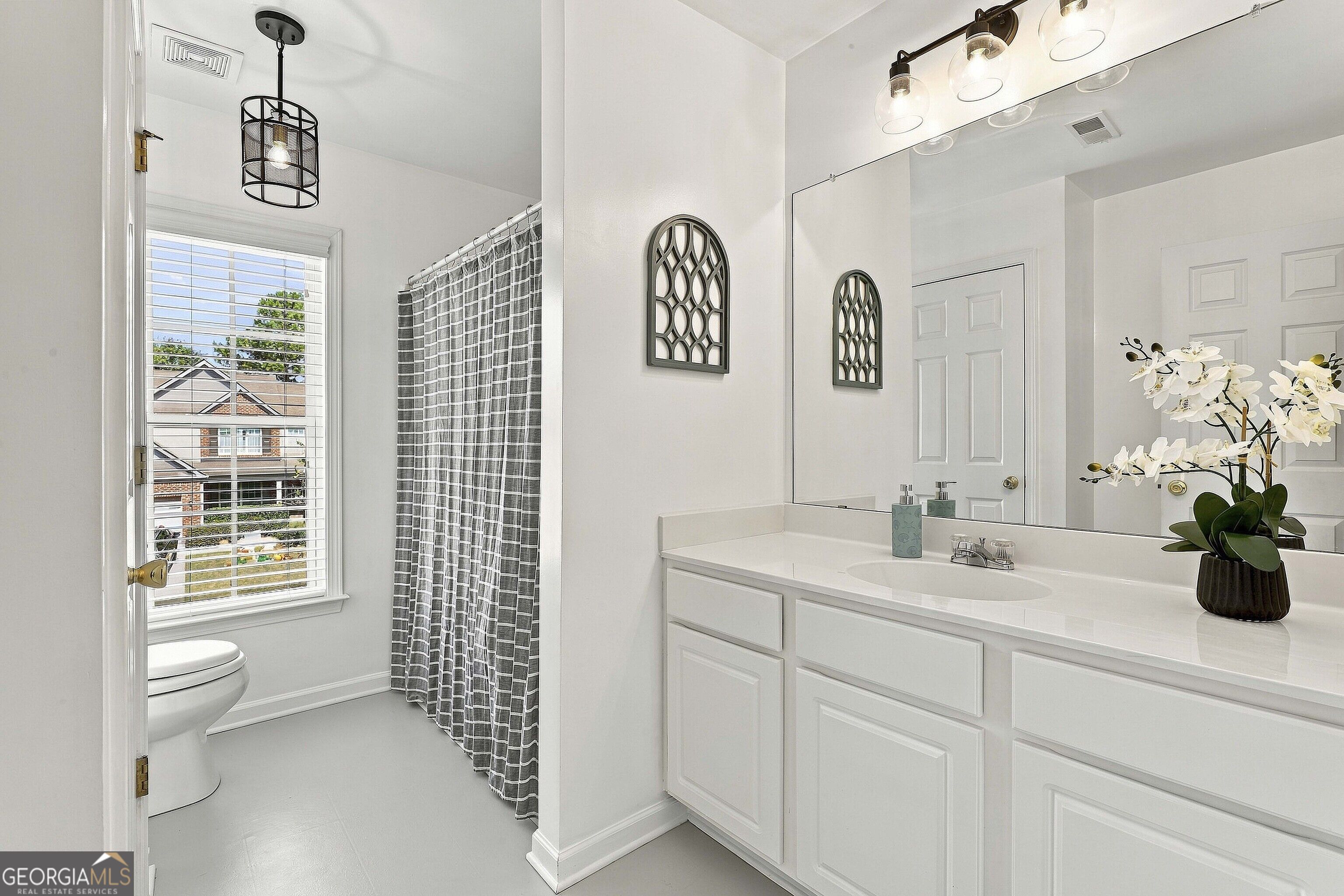 135 Carlisle Street Property Photo 39