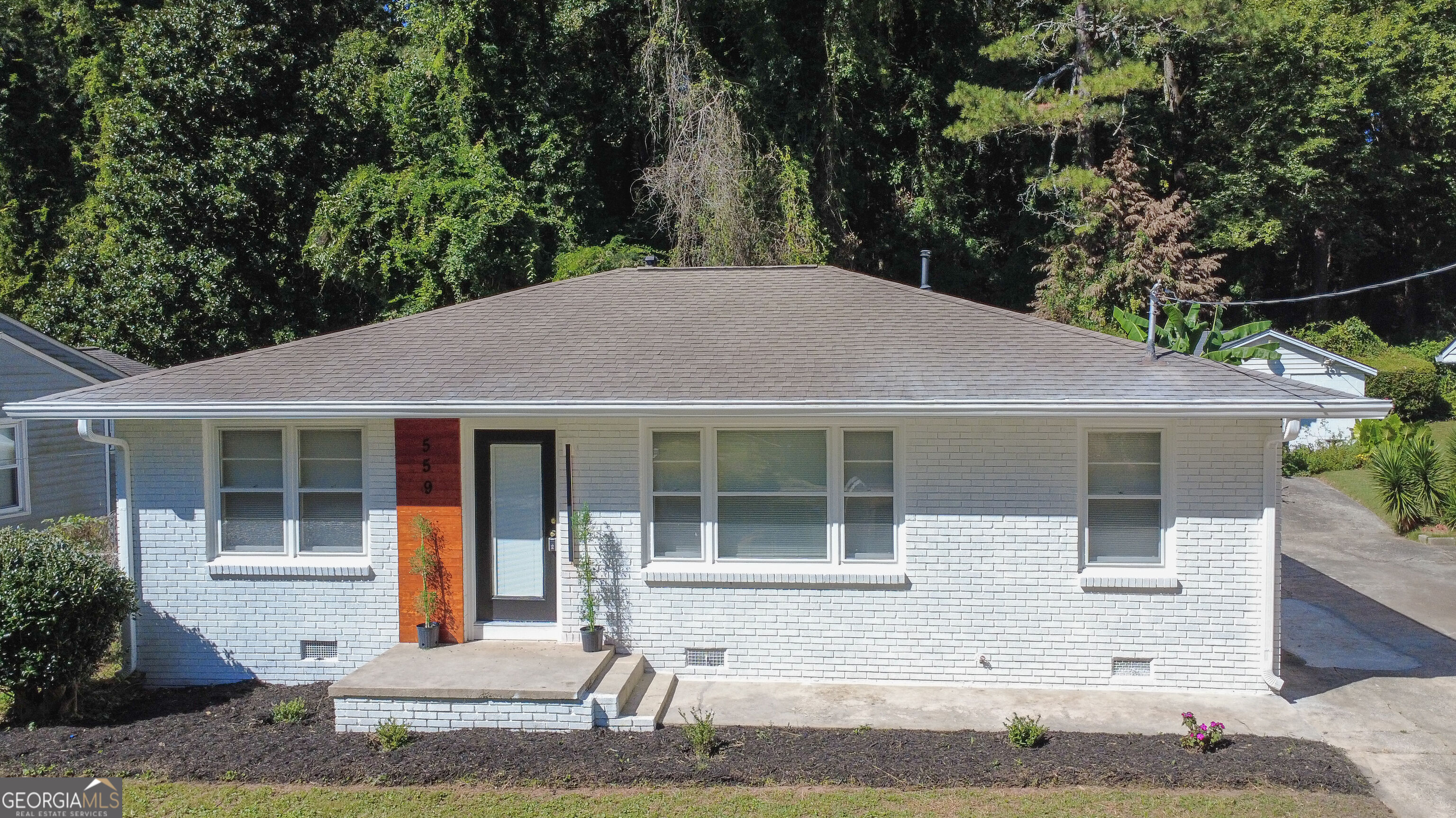 599 Westmeath Property Photo 1