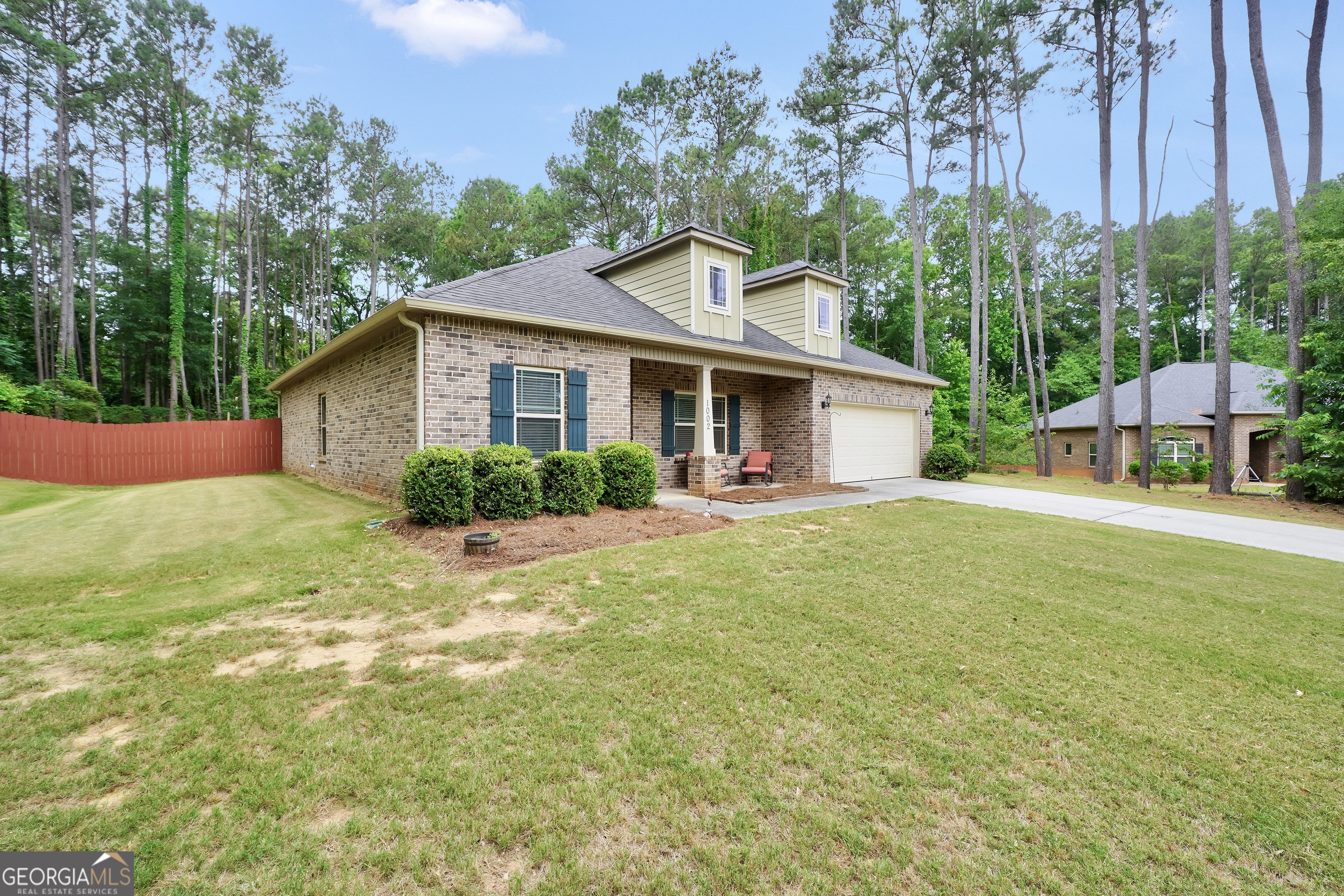 1002 Yorkshire Drive Property Photo 4