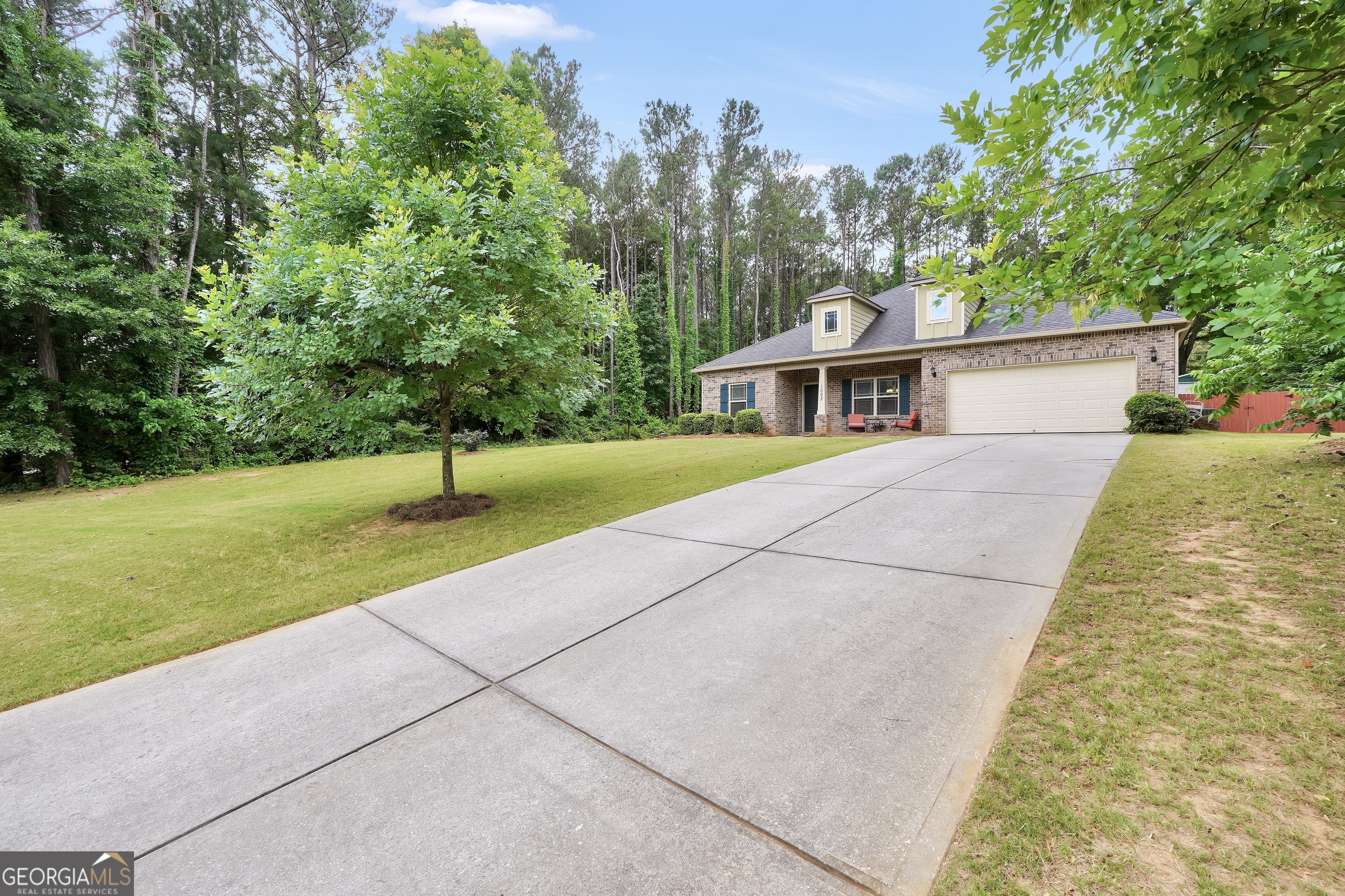 1002 Yorkshire Drive Property Photo 5