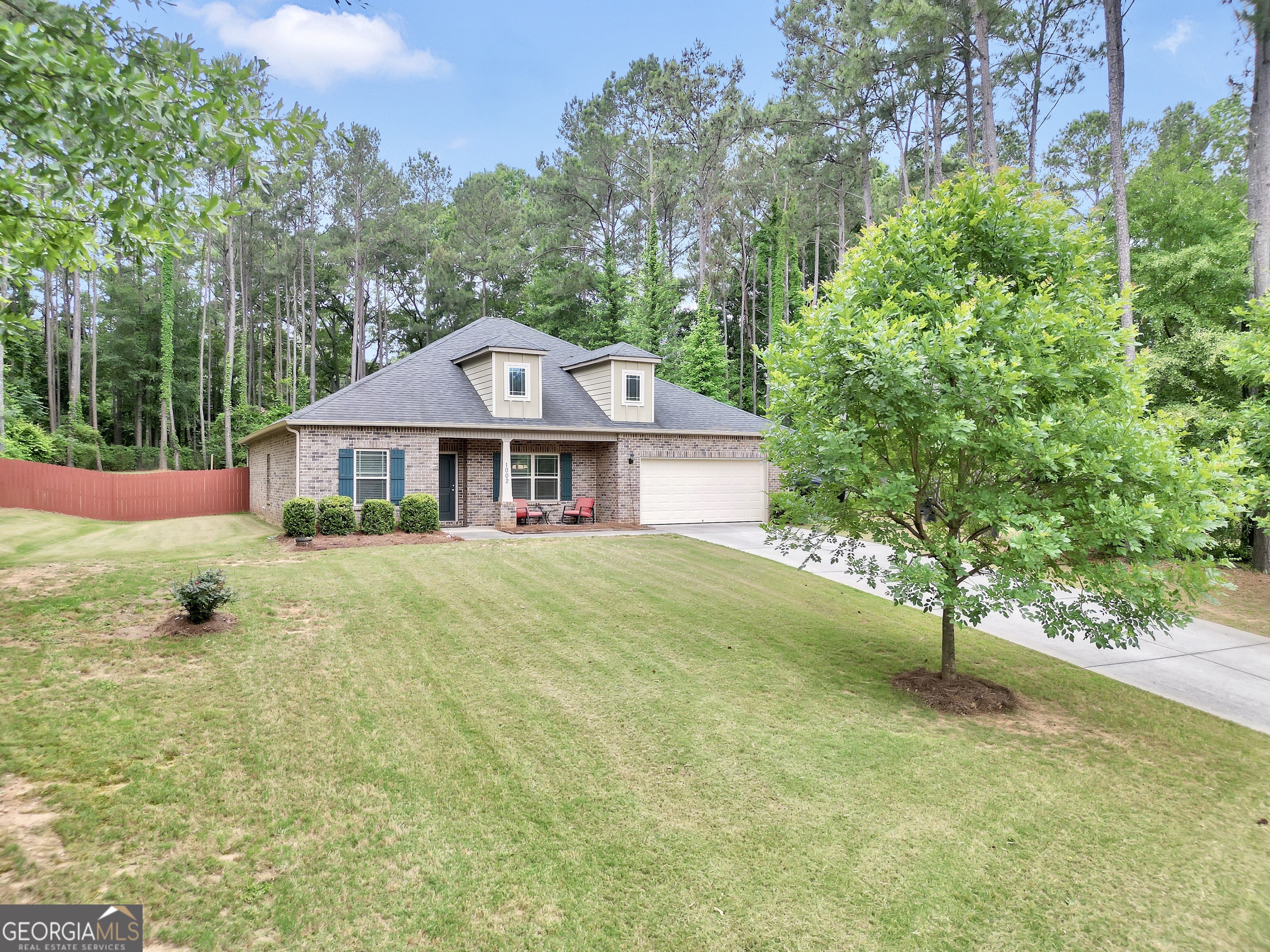1002 Yorkshire Drive Property Photo 6