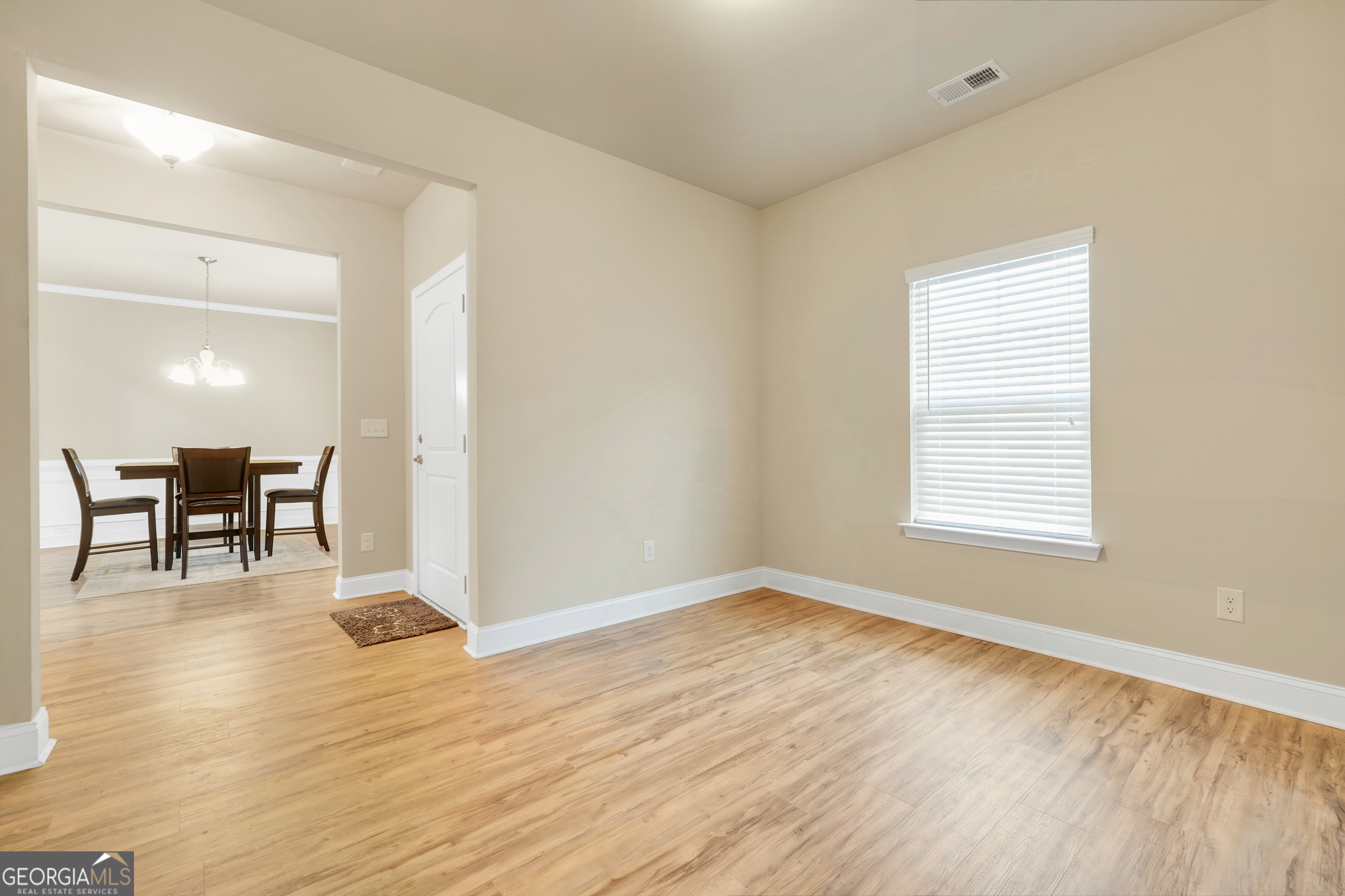 1002 Yorkshire Drive Property Photo 11
