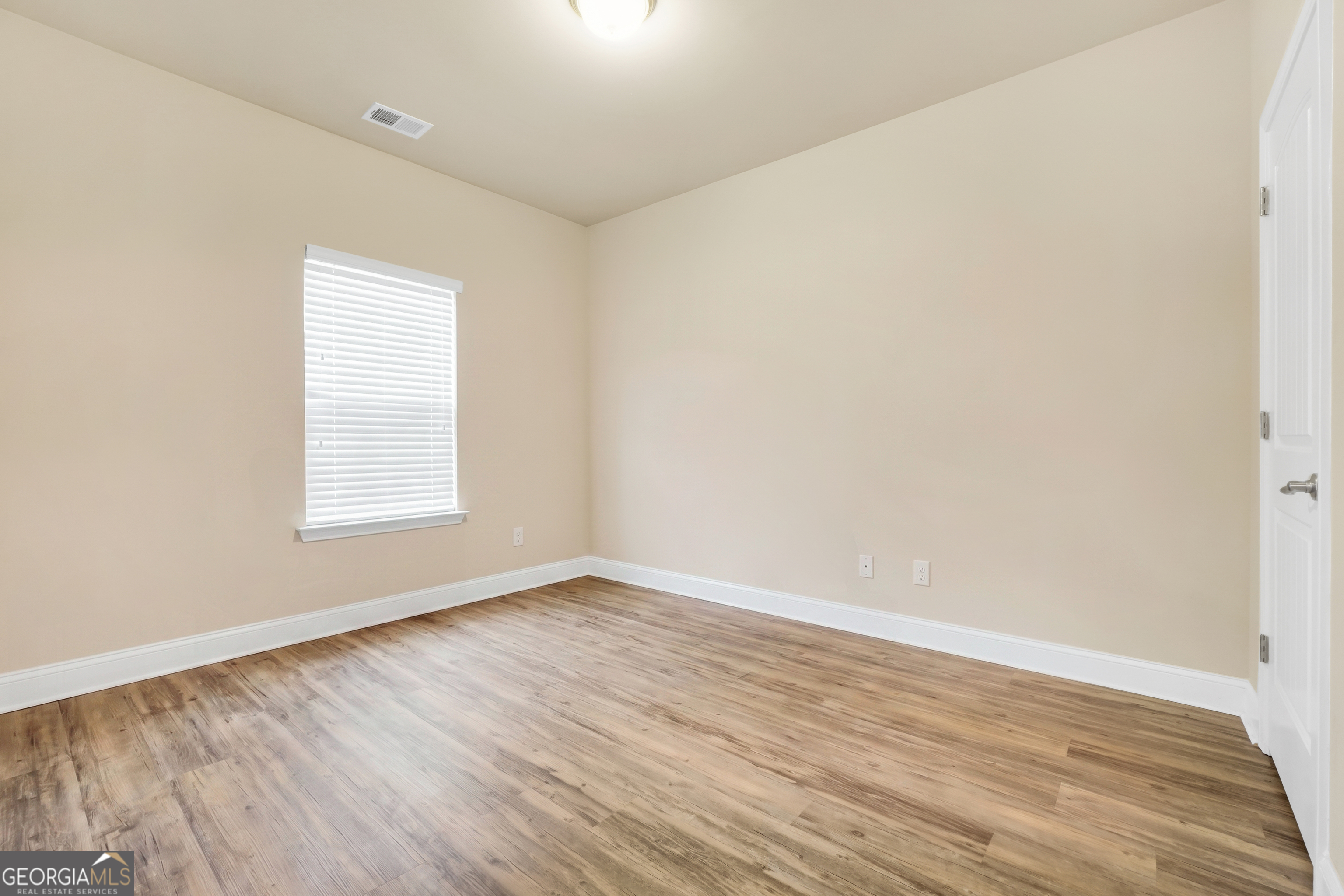 1002 Yorkshire Drive Property Photo 12