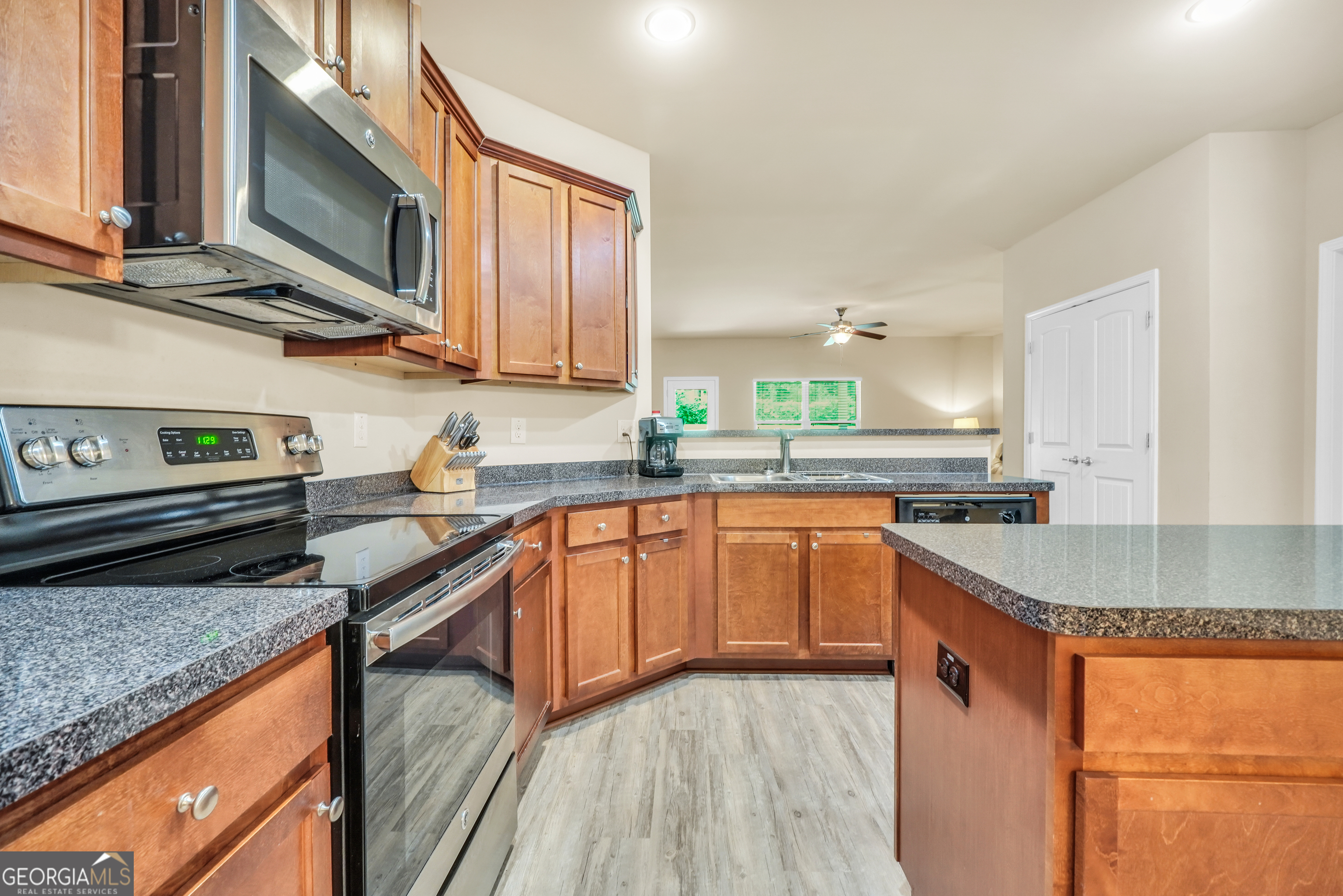 1002 Yorkshire Drive Property Photo 13