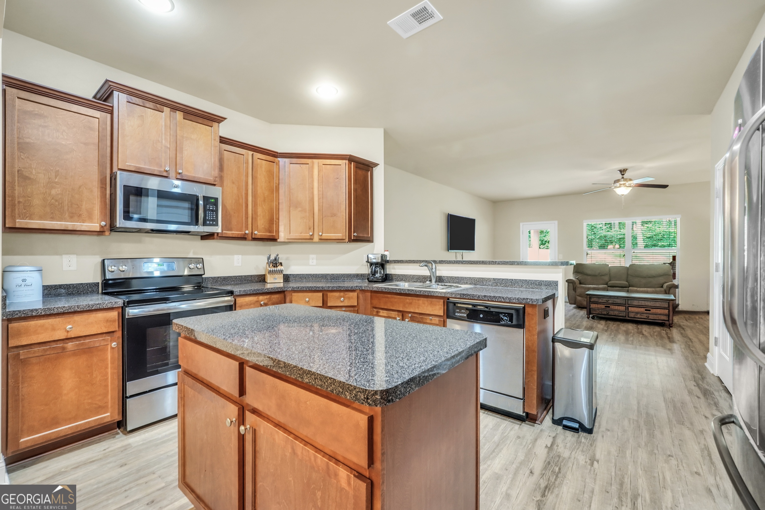 1002 Yorkshire Drive Property Photo 14
