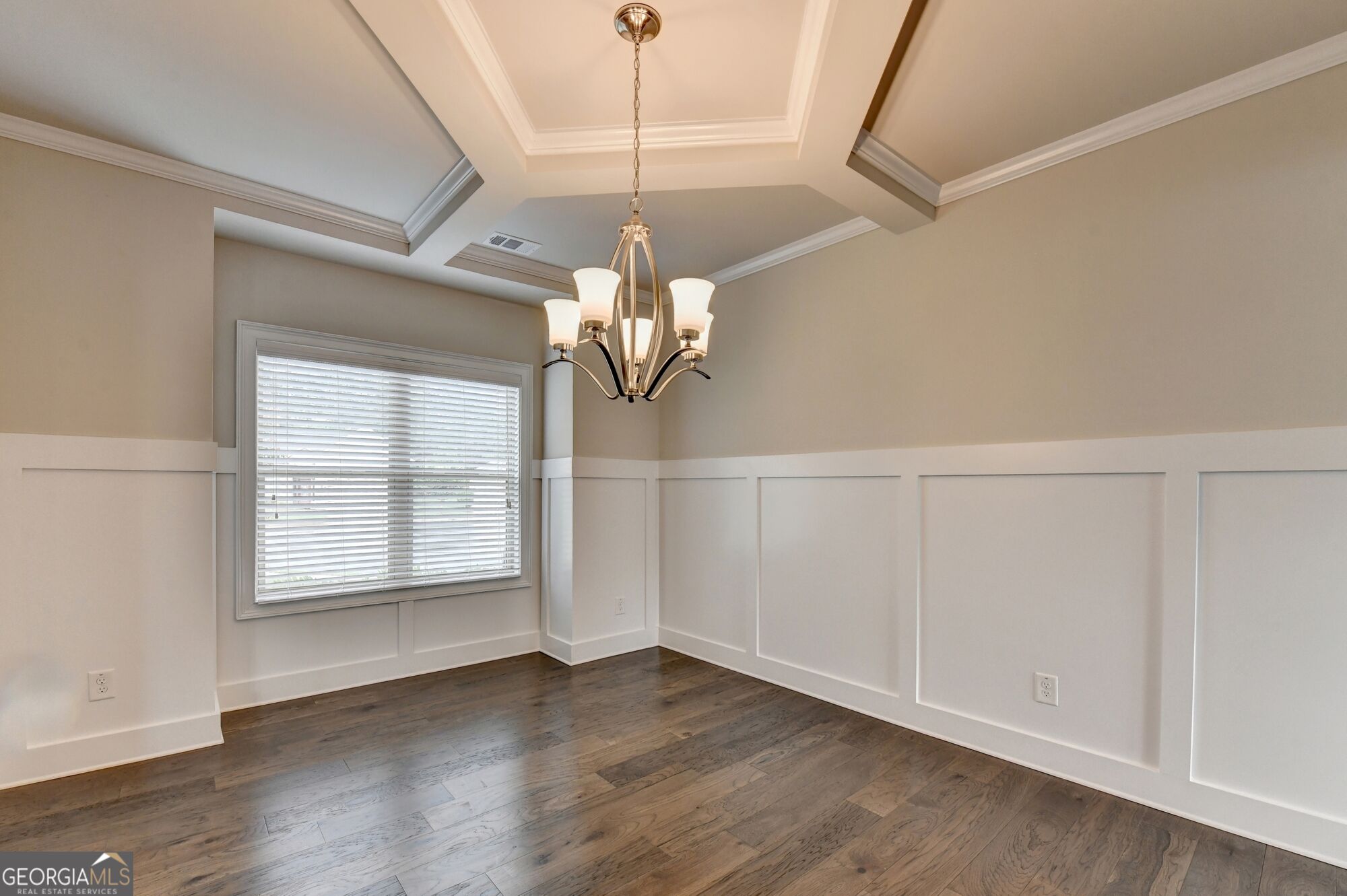 3972 Golden Gate Way Property Photo 6