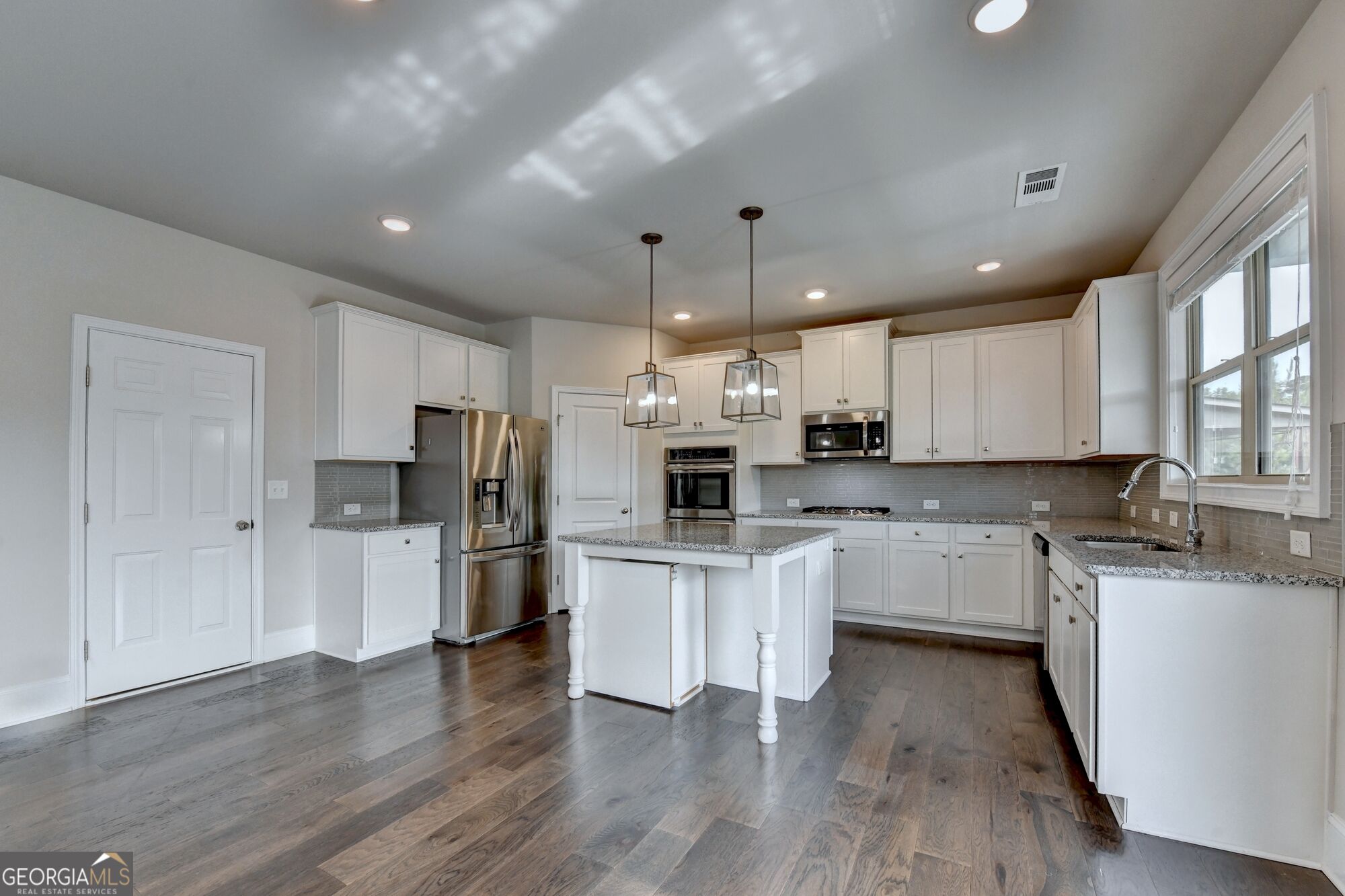 3972 Golden Gate Way Property Photo 22