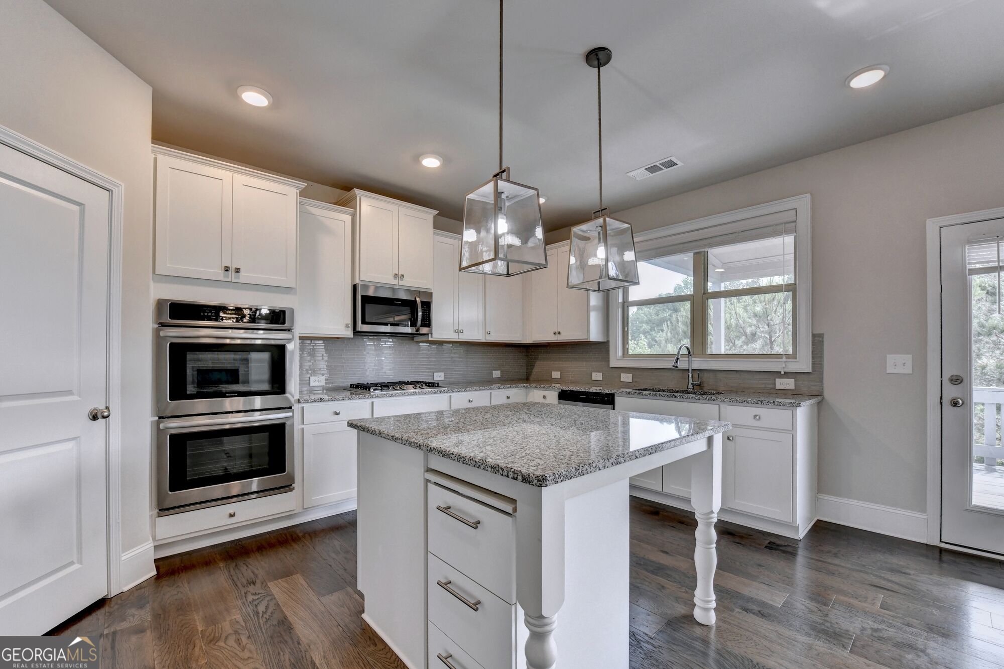 3972 Golden Gate Way Property Photo 24