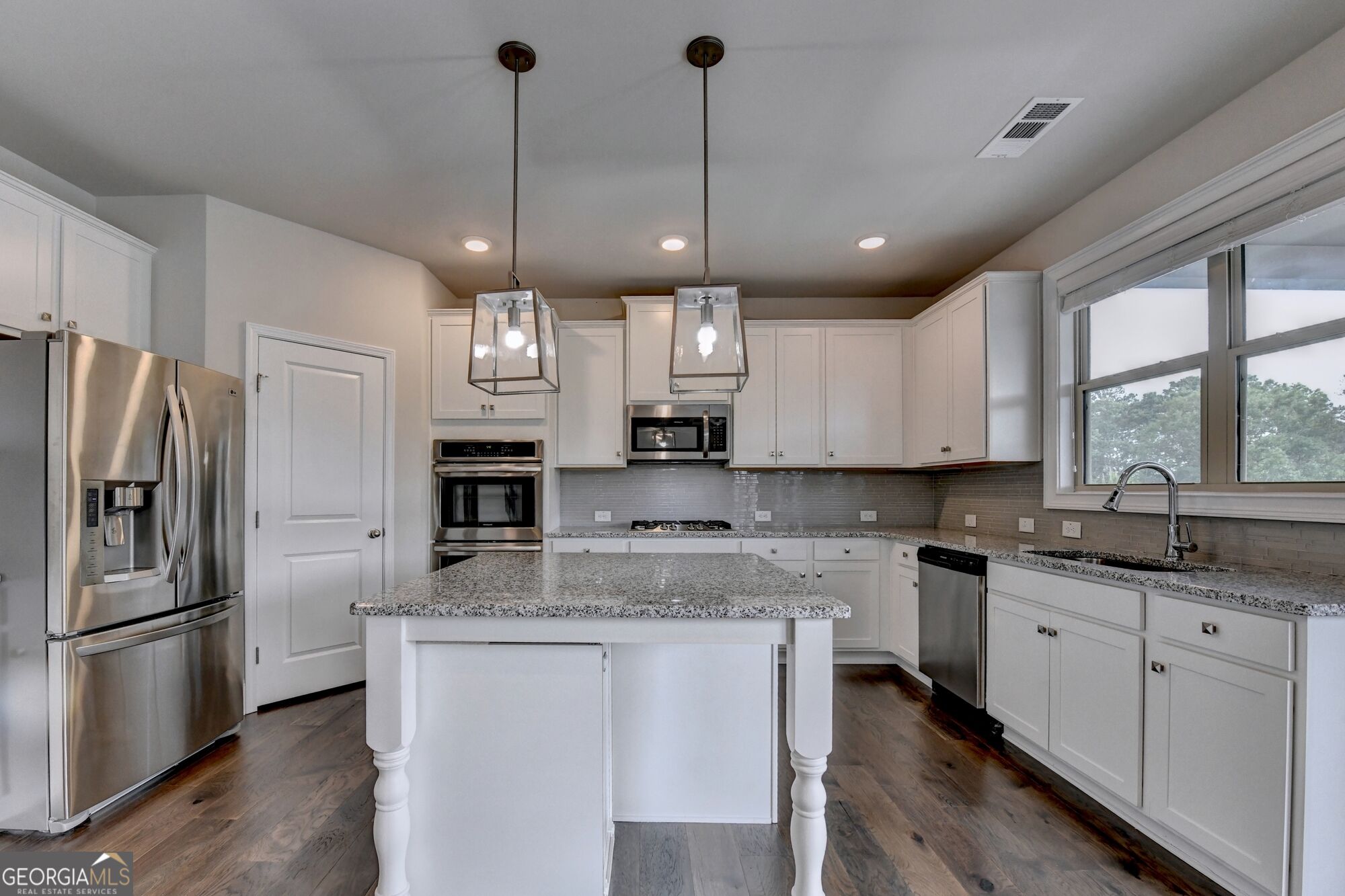 3972 Golden Gate Way Property Photo 25
