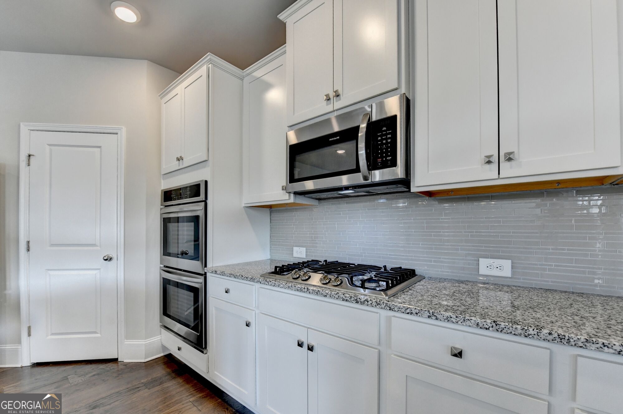 3972 Golden Gate Way Property Photo 28