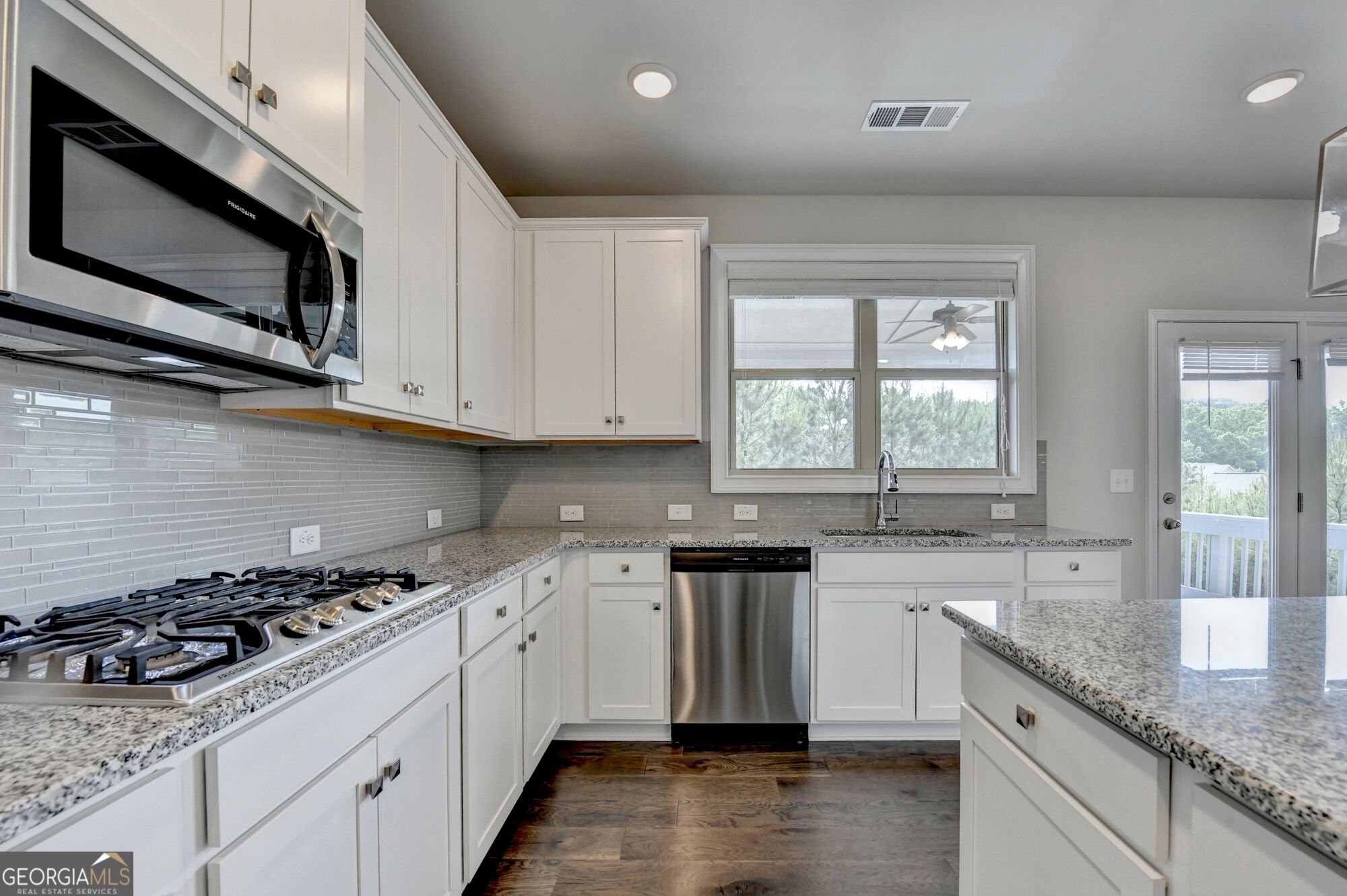 3972 Golden Gate Way Property Photo 29