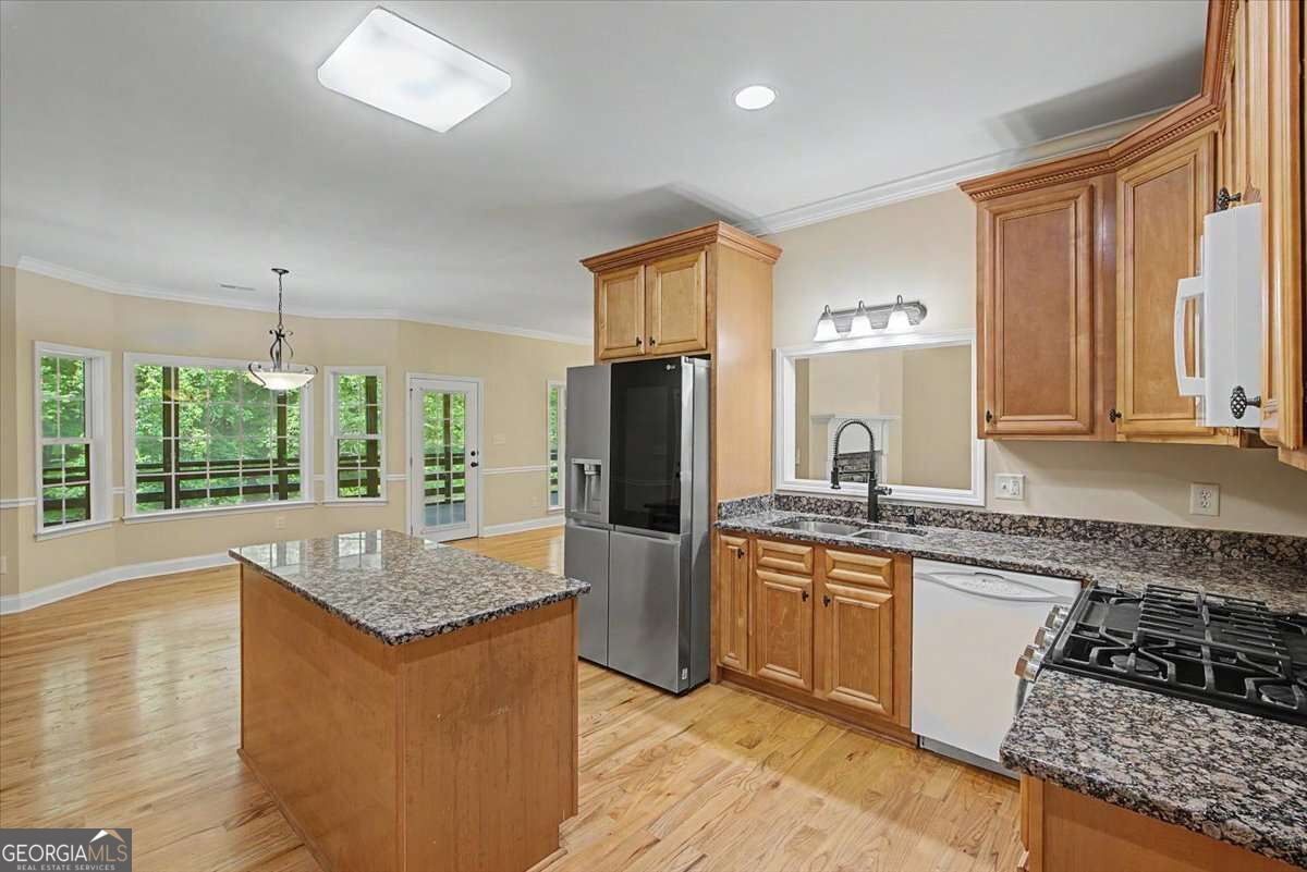 994 Rainey Road Property Photo 17