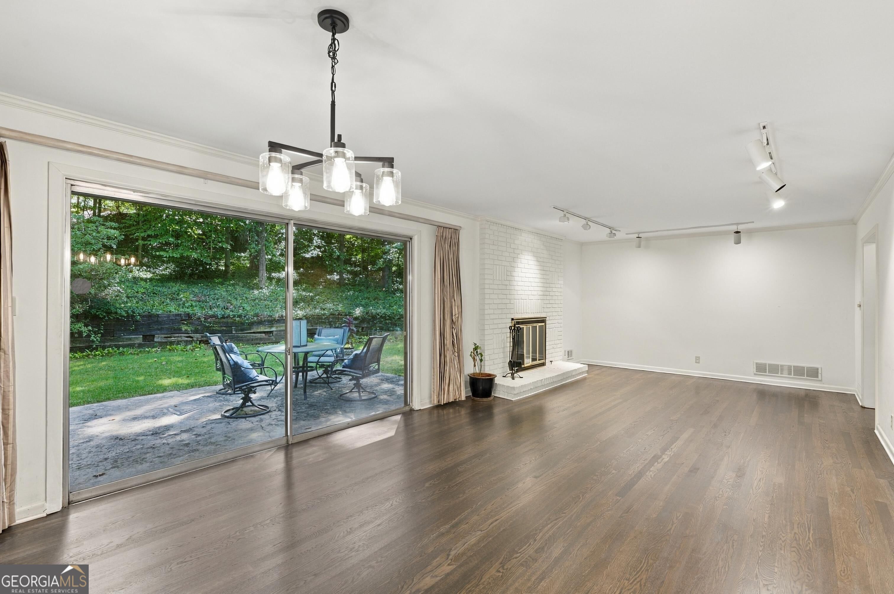 955 Vistavia Circle Property Photo 2
