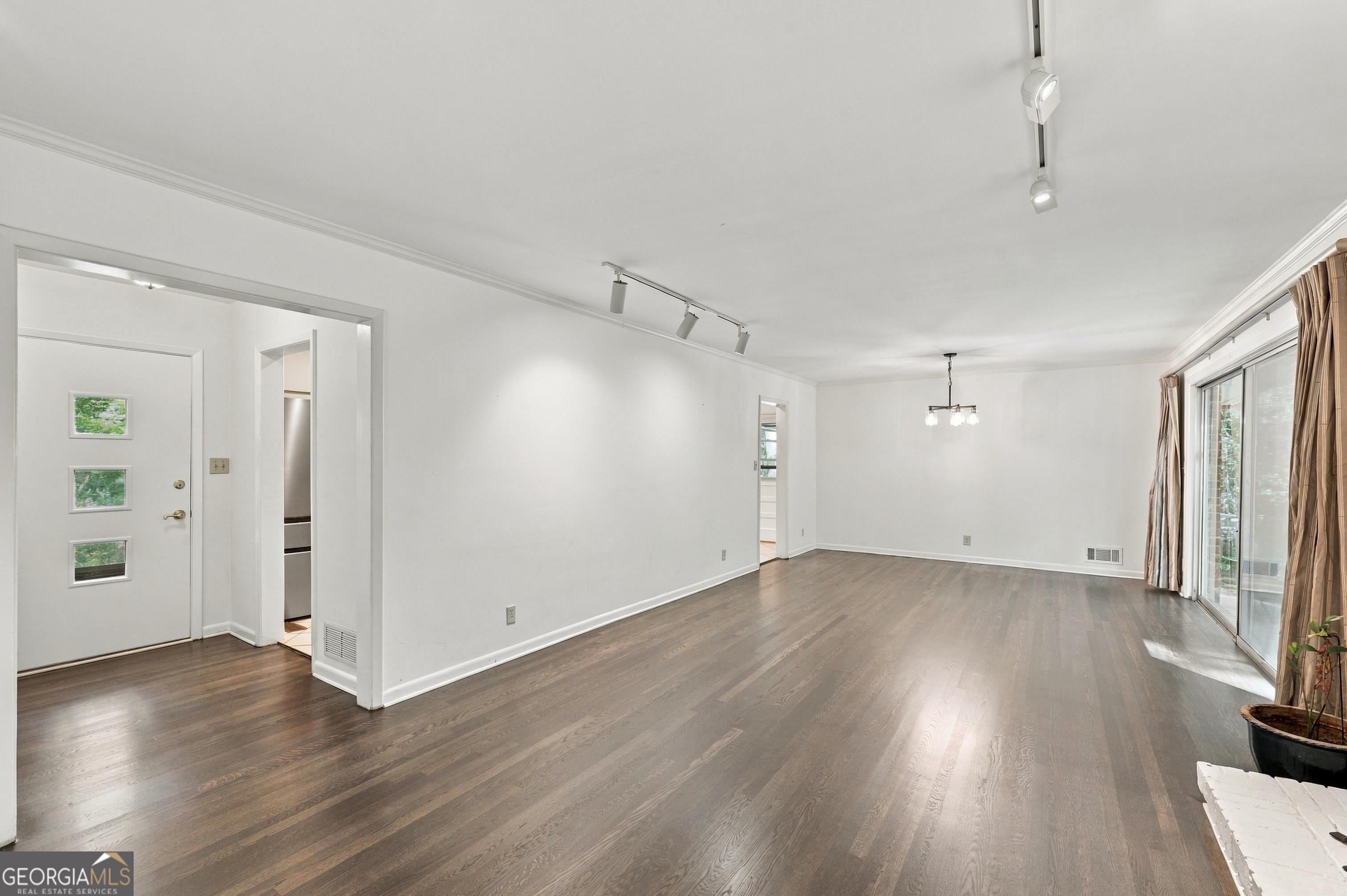 955 Vistavia Circle Property Photo 3