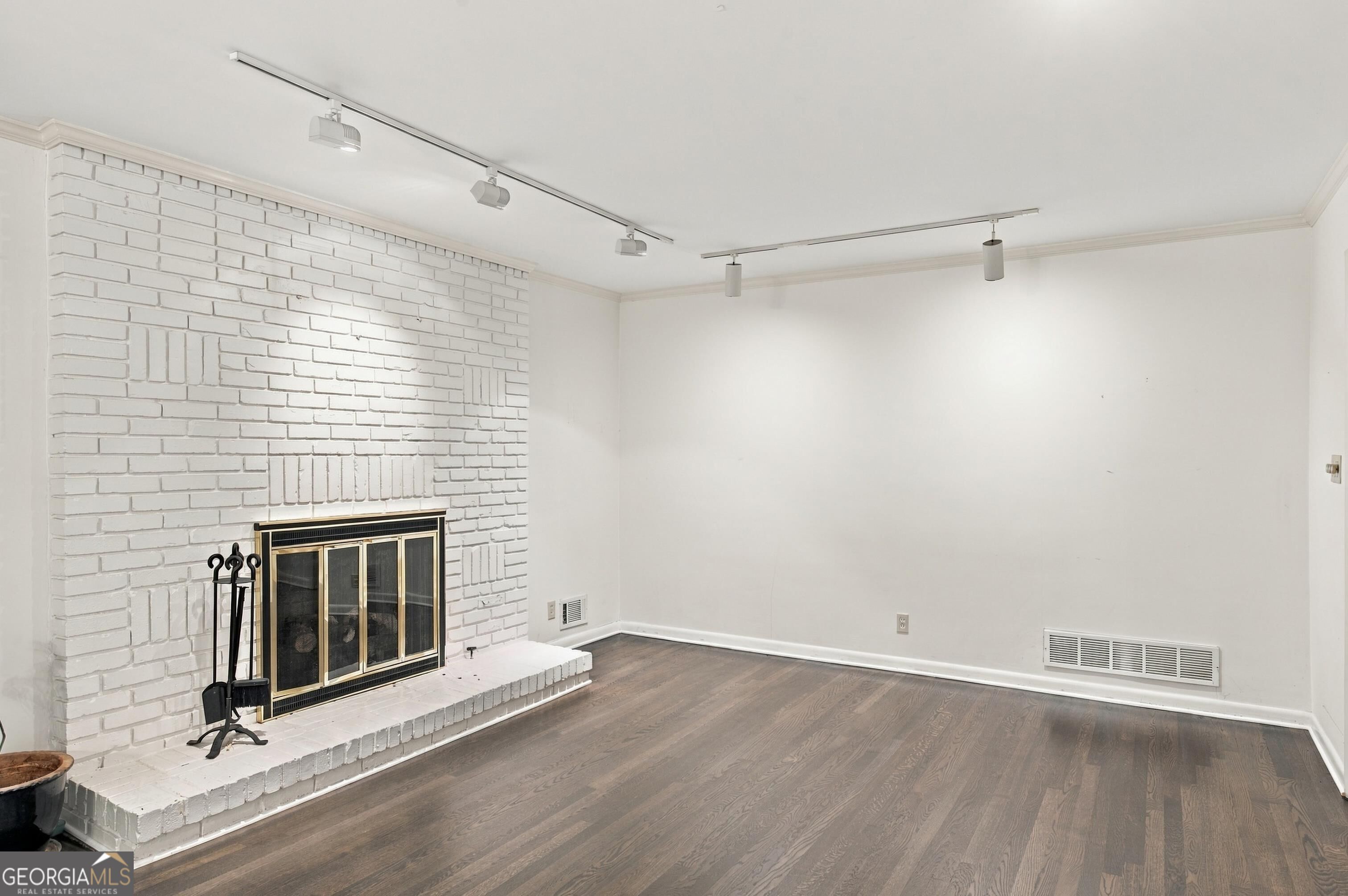 955 Vistavia Circle Property Photo 7