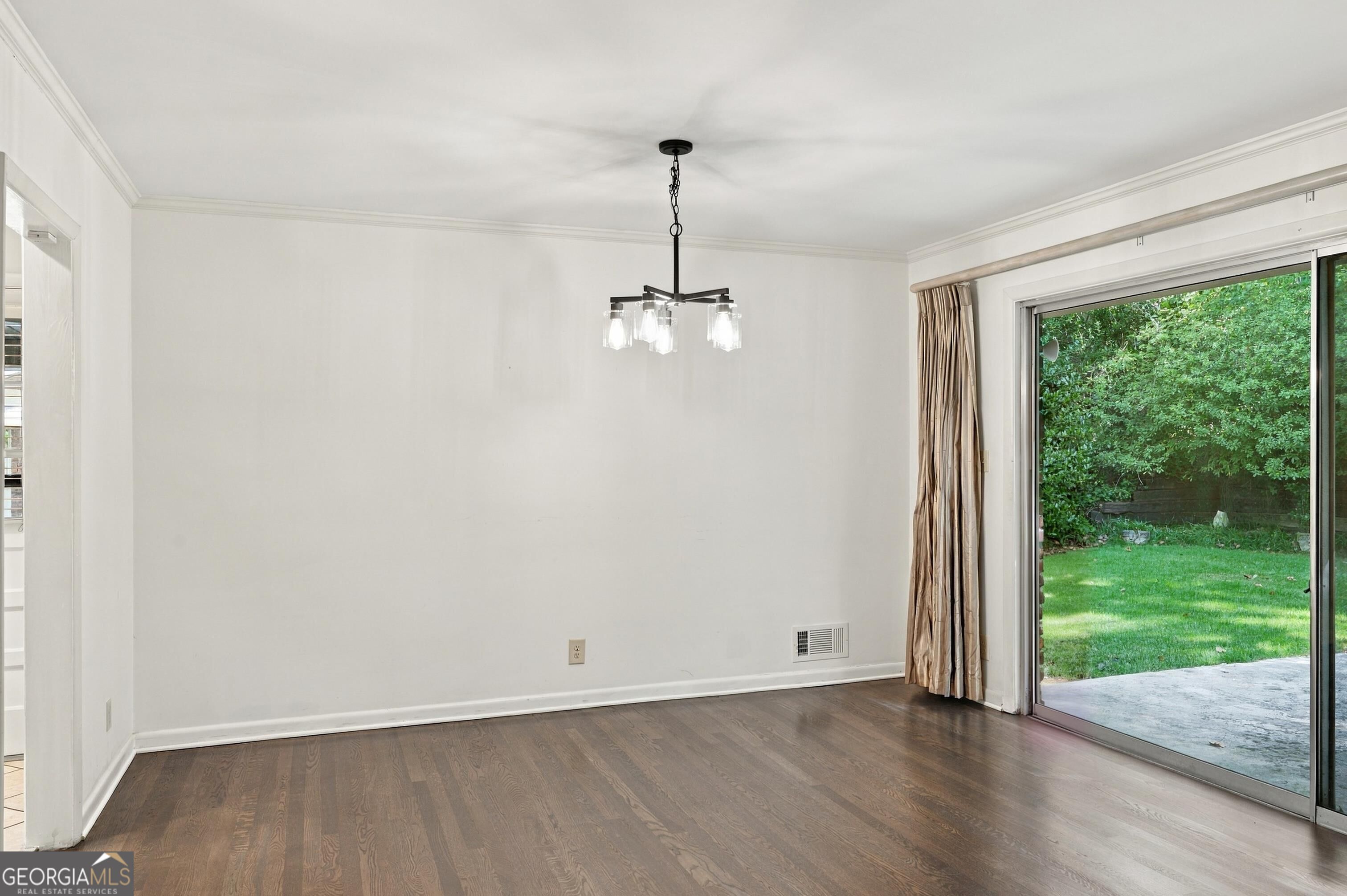955 Vistavia Circle Property Photo 8