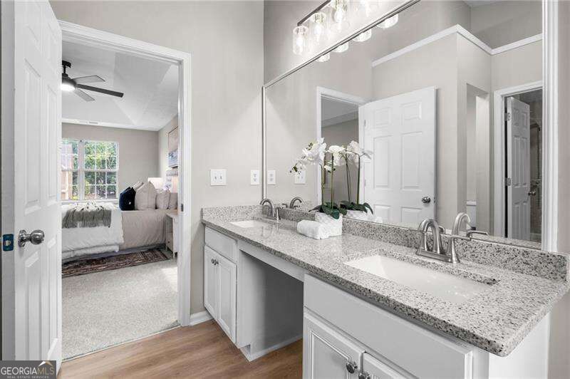 5077 Newpark Drive Nw Property Photo 6