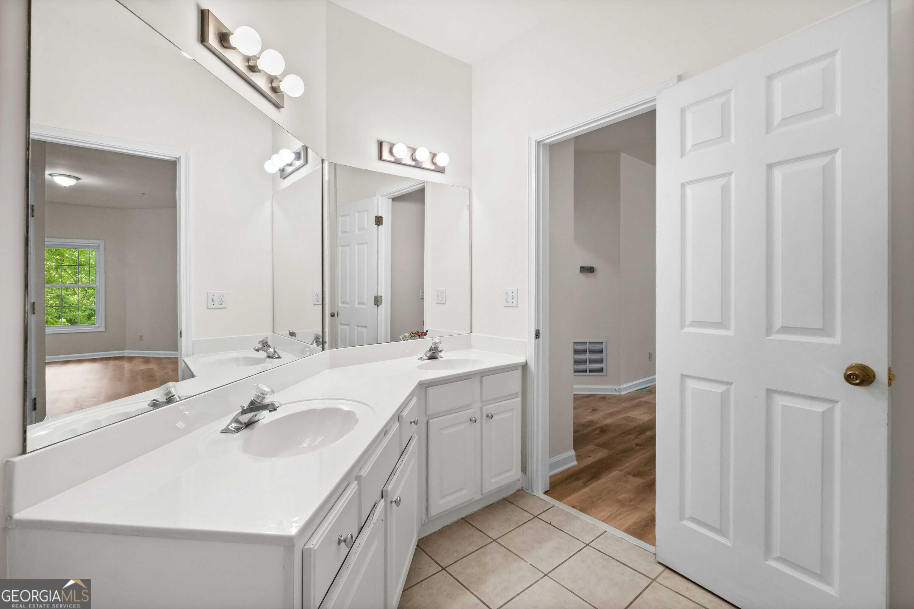 8849 Fairview Bluff Road Property Photo 13