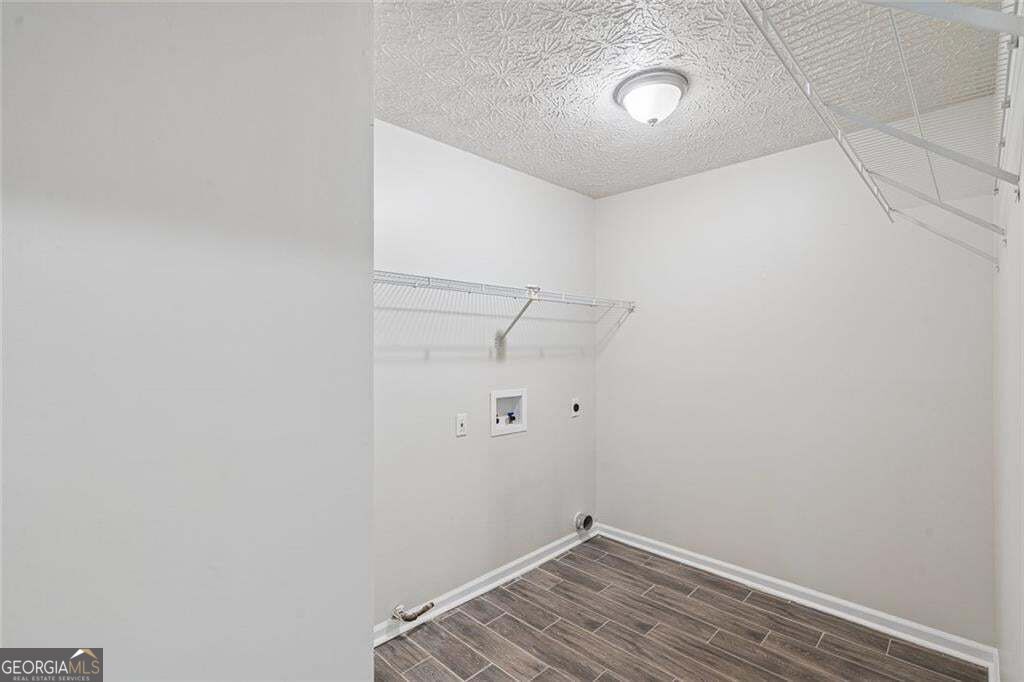 587 Farmbrook Trail Ne Property Photo 11