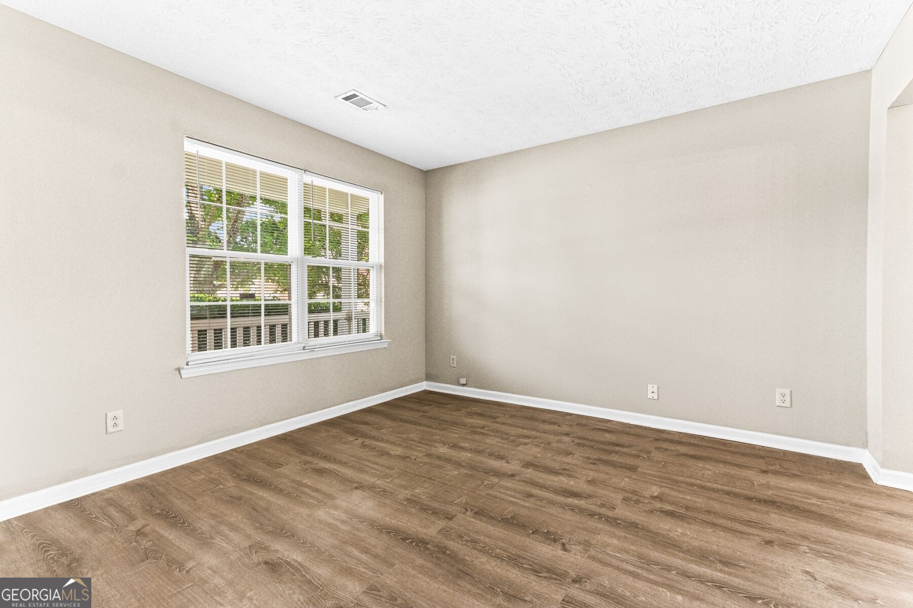 2835 Storybook Court Property Photo 6