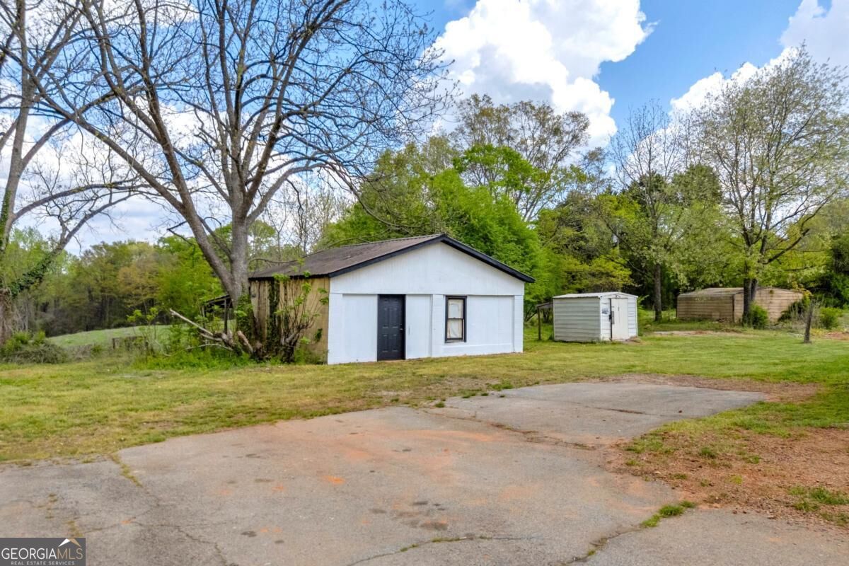 8606 Holly Springs Road Property Photo 20