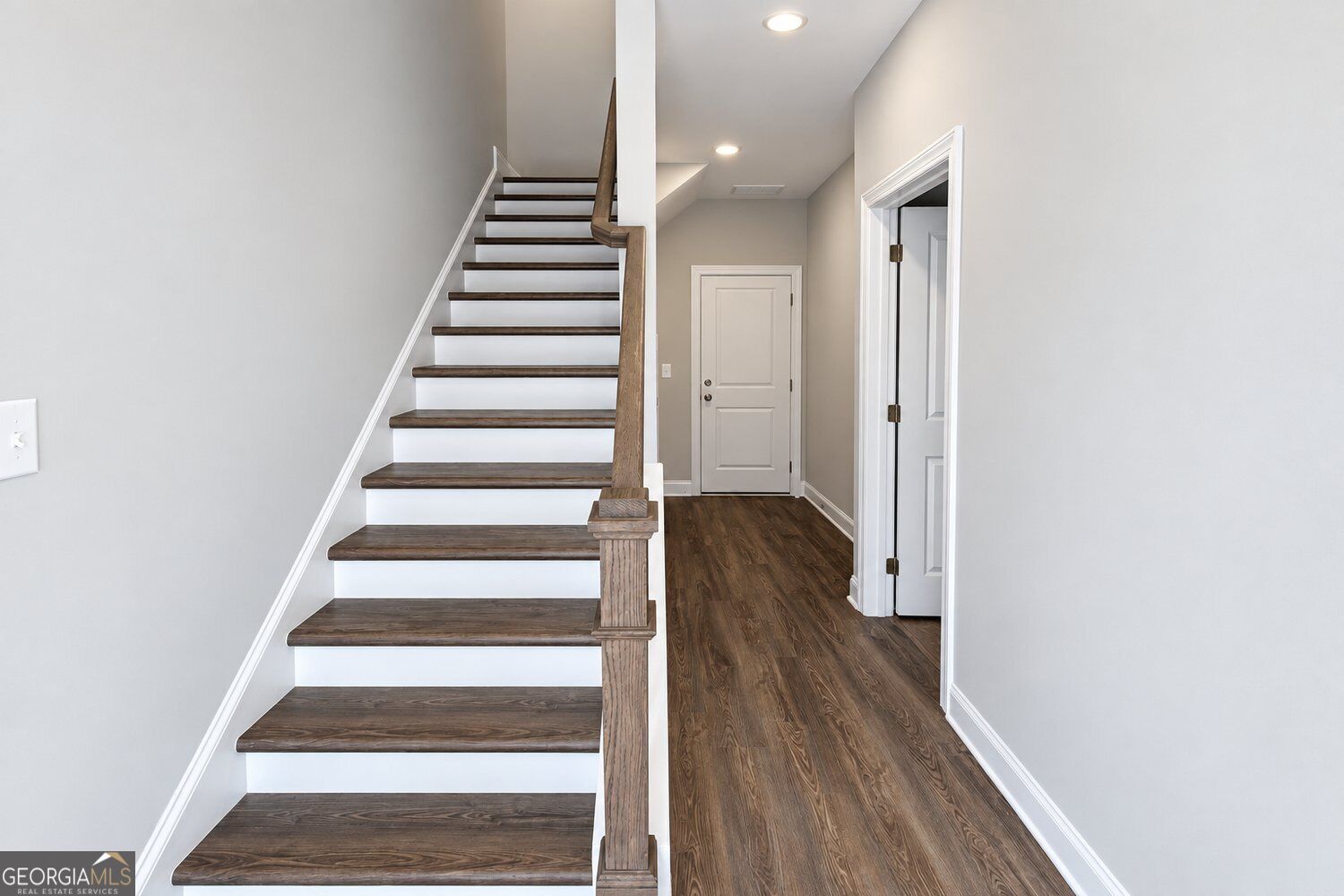 1375 Walking Way Property Photo 3
