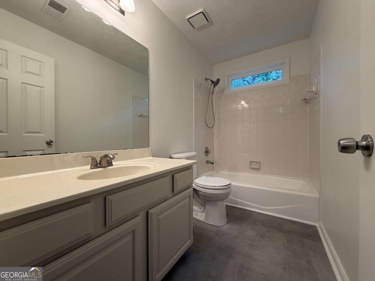 190 Timber Oak Cove Property Photo 17