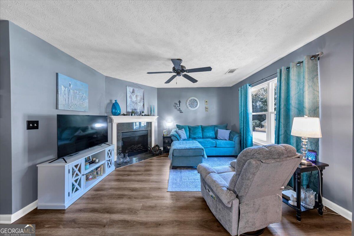 137 Gentle Breeze Court Property Photo 7