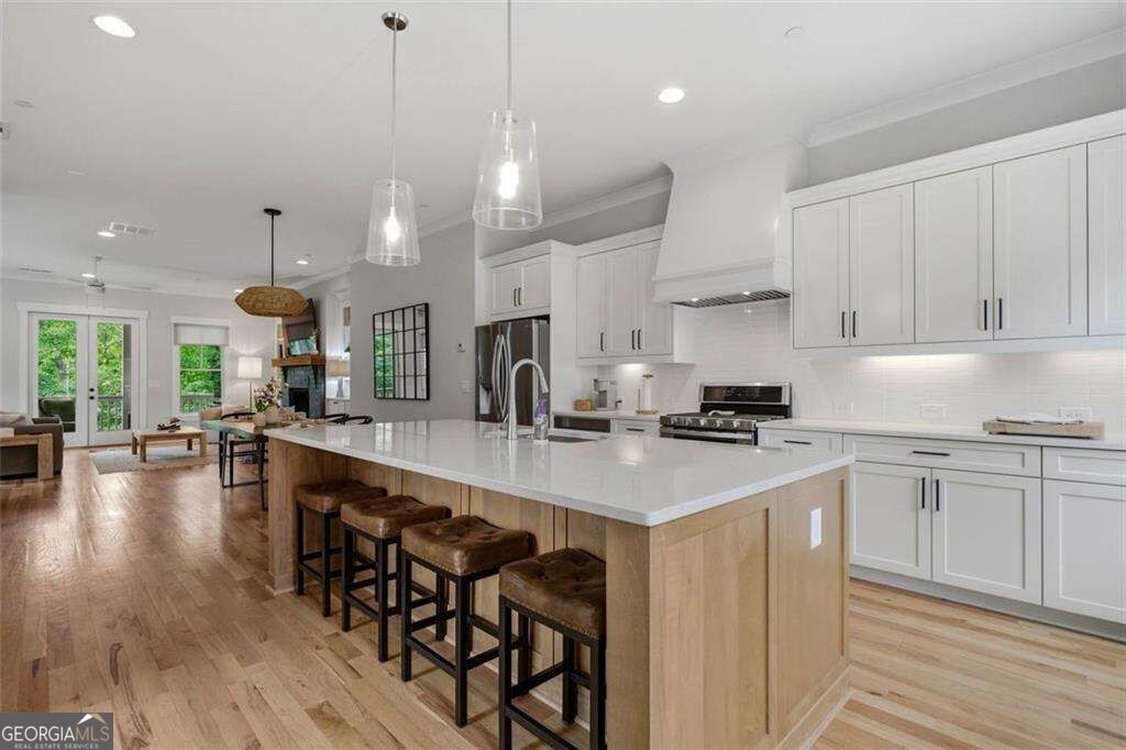 1033 Endeavour Court Property Photo 2