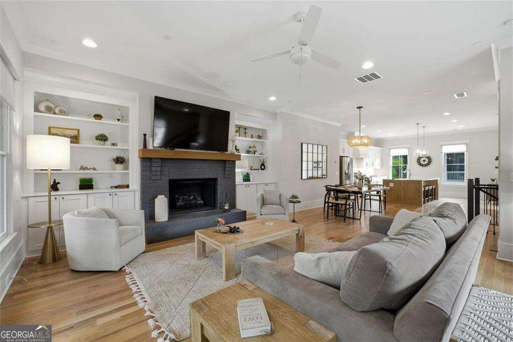 1033 Endeavour Court Property Photo 8