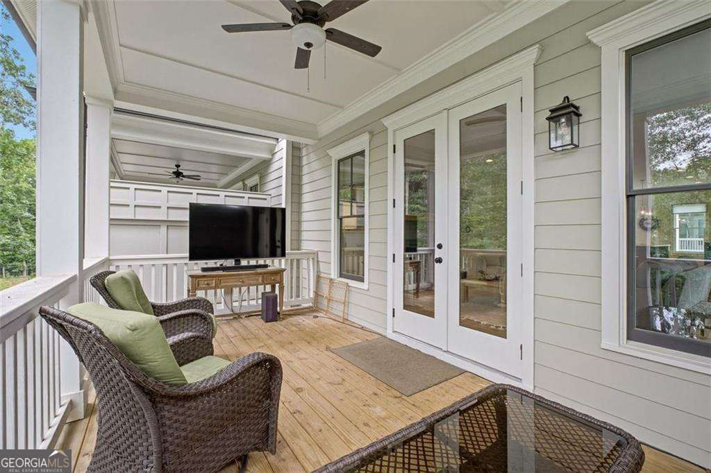 1033 Endeavour Court Property Photo 12