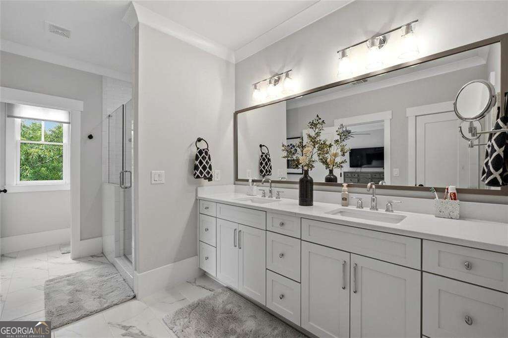 1033 Endeavour Court Property Photo 14