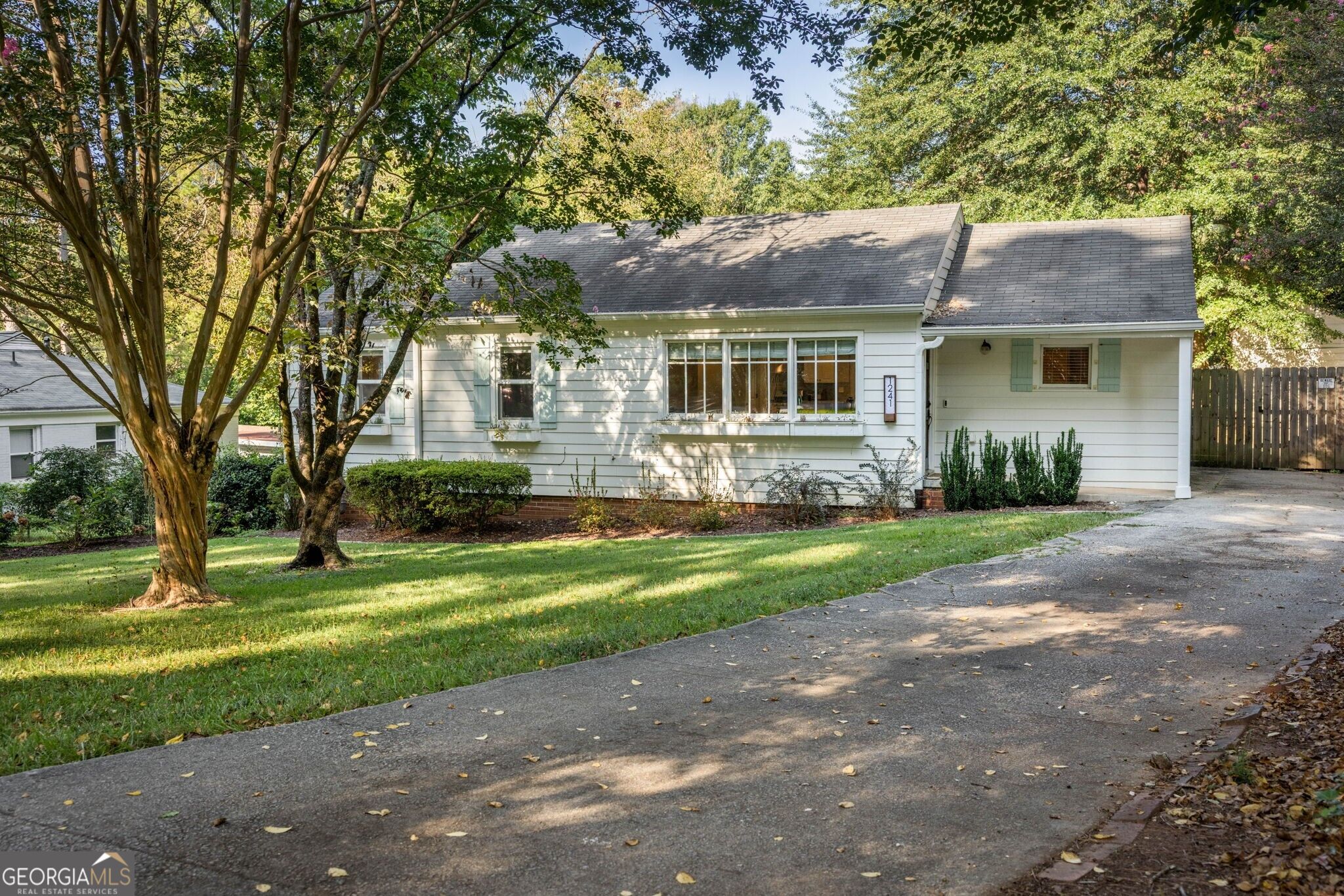 1241 Oldfield Road Property Photo 3