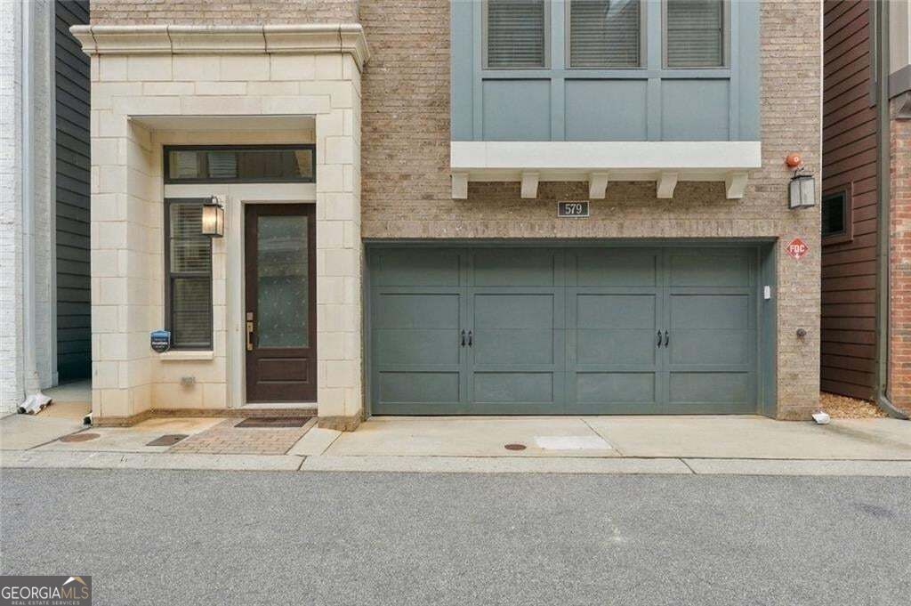 579 Broadview Place Ne Property Photo 4