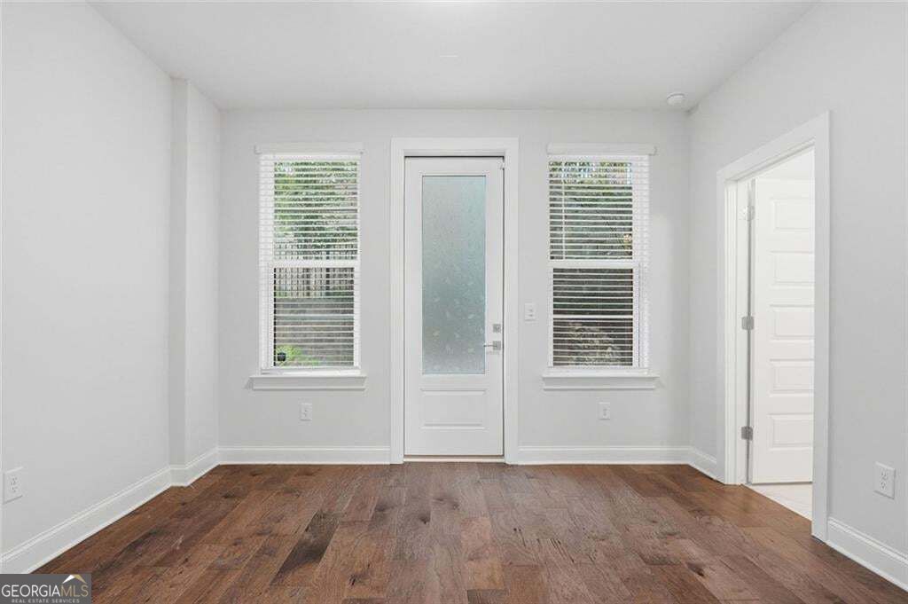 579 Broadview Place Ne Property Photo 9
