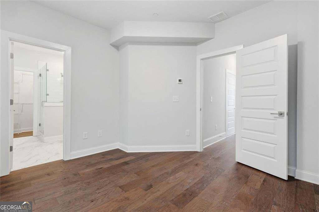 579 Broadview Place Ne Property Photo 10
