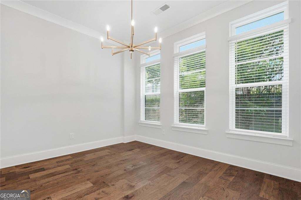 579 Broadview Place Ne Property Photo 12