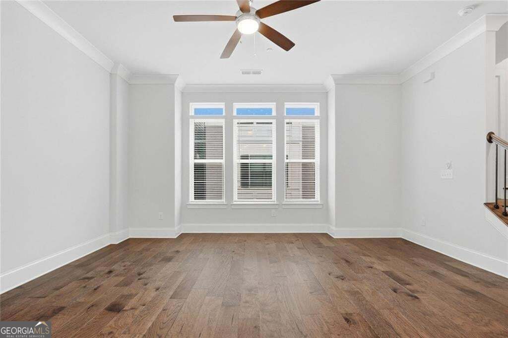 579 Broadview Place Ne Property Photo 15