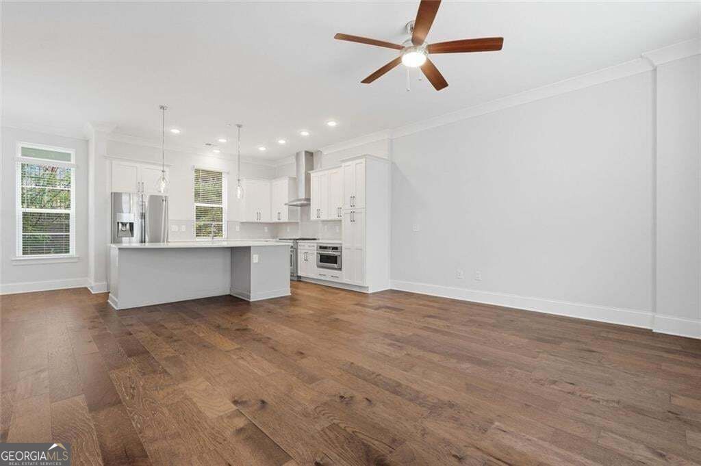 579 Broadview Place Ne Property Photo 17