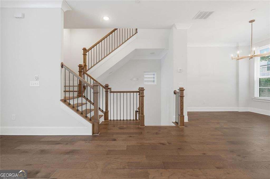 579 Broadview Place Ne Property Photo 18