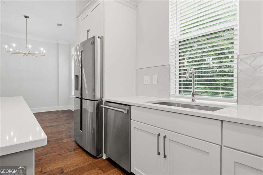 579 Broadview Place Ne Property Photo 22