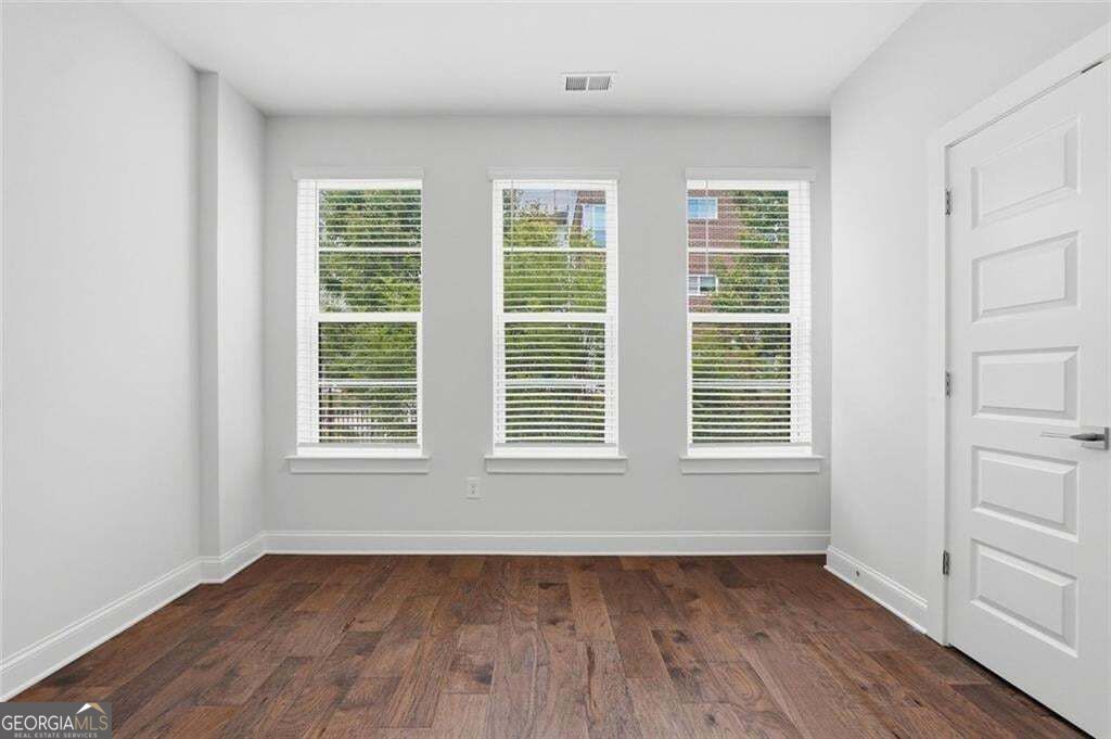 579 Broadview Place Ne Property Photo 28