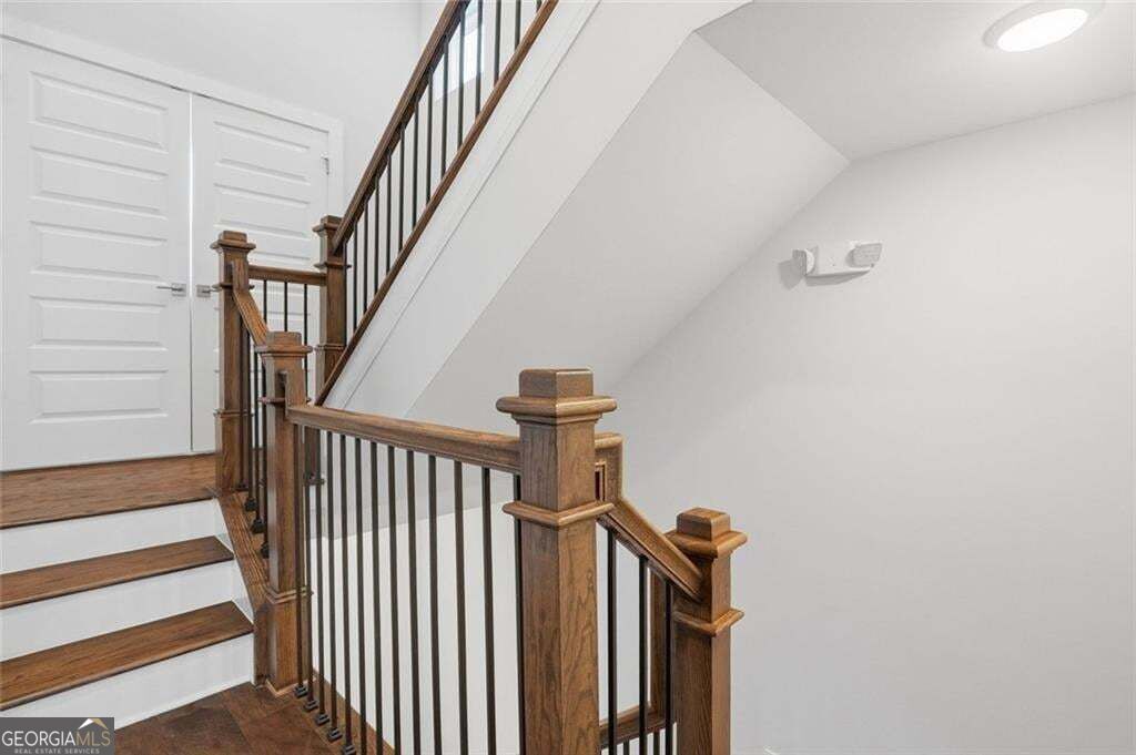 579 Broadview Place Ne Property Photo 38