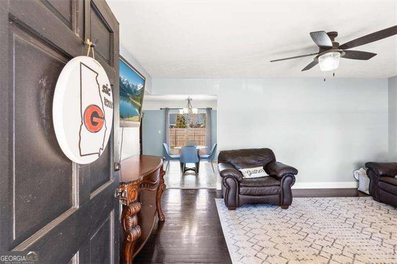 213 Cook Street Property Photo 4