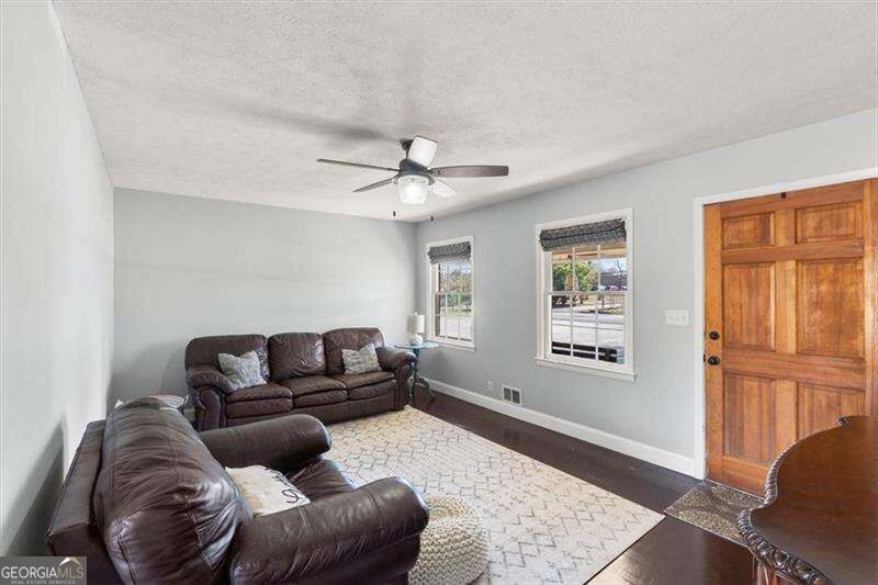 213 Cook Street Property Photo 6
