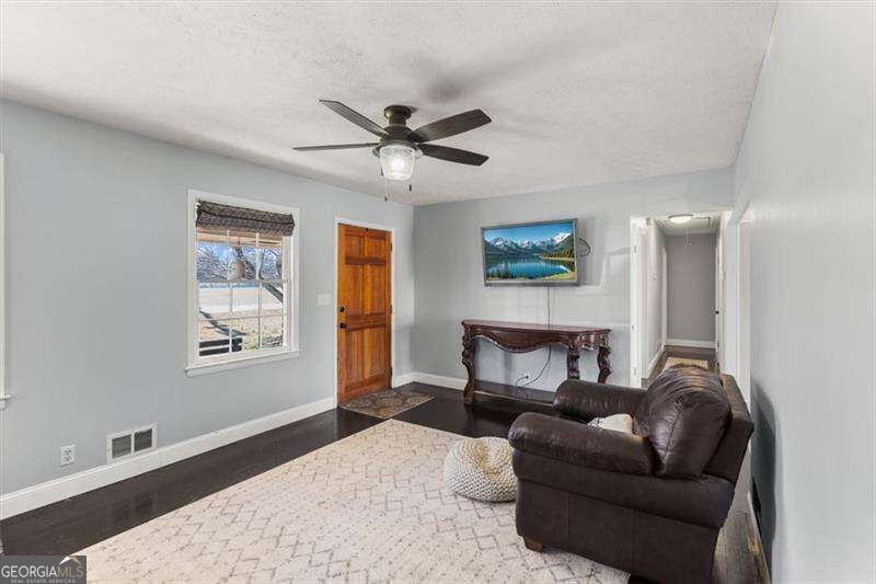 213 Cook Street Property Photo 7