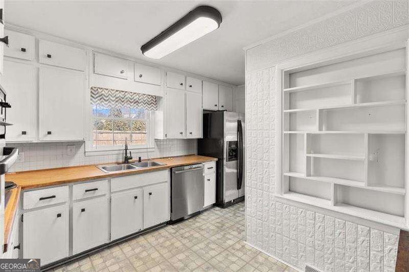 213 Cook Street Property Photo 10