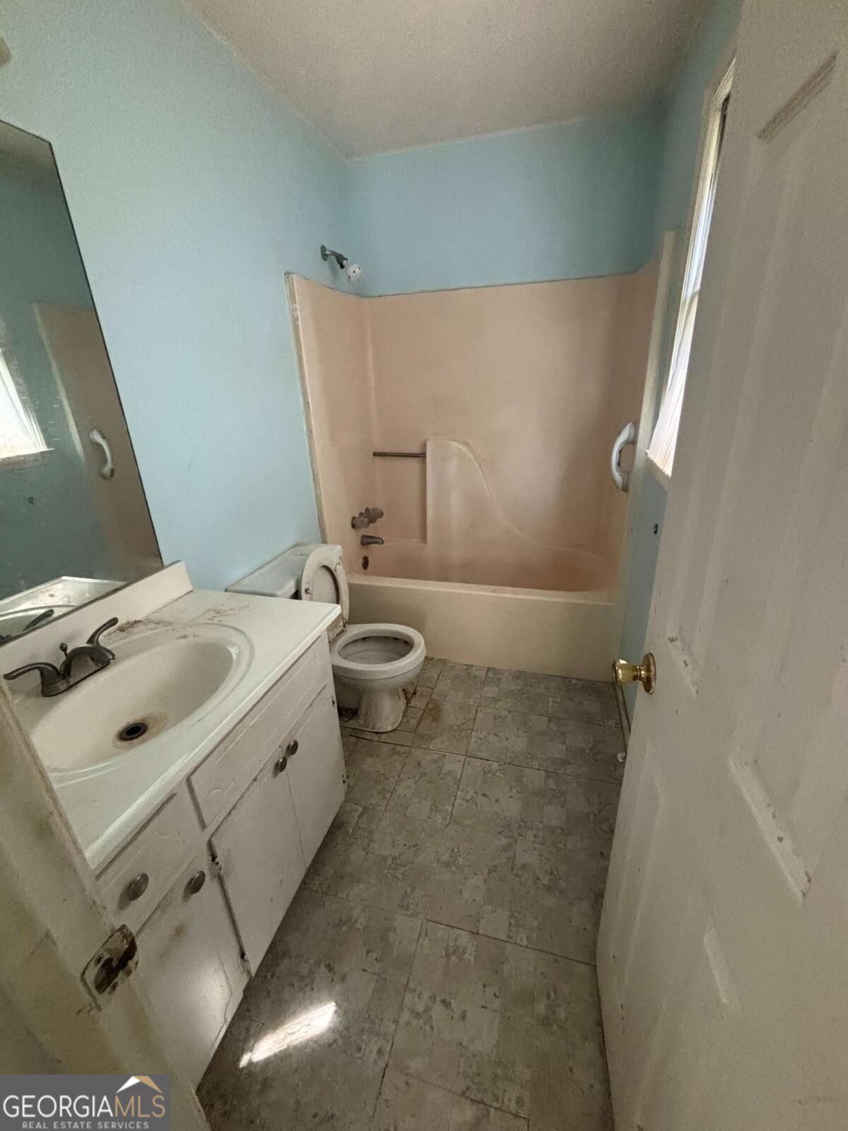 611 Warren Way Property Photo 10
